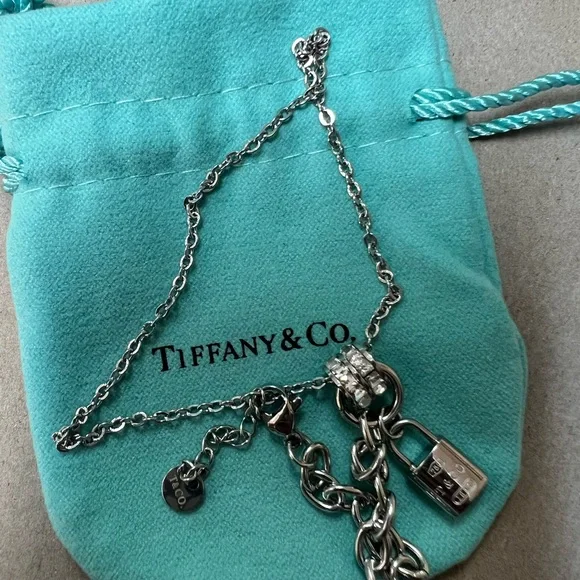 Tiffany & Co. Silver Bracelet with Lock Charm (box included) - Picture 2 of 8